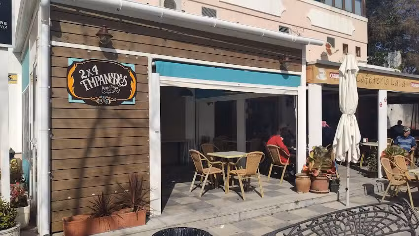 «2×4 Empanadas» Empanadas, pizzas y carnes argentinas. Postres tradicionales.