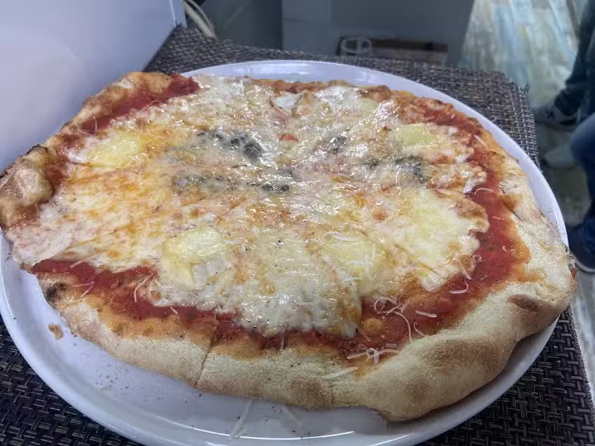 Bar Pizzería la barbería Tapería Cafetería Peluquería