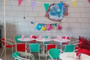 Bar Pizzería pizbur y parque de bolas