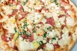 Best pizza( pizza_ calzone) casco