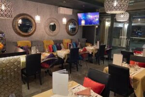 Bollywood TACO CURRY PIZZA BURGER PAELLA MARISCO