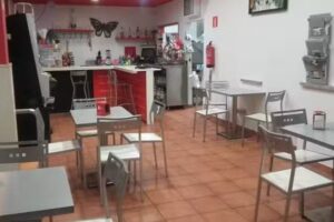 Cafetería pizzería Blanco Y Rojo
