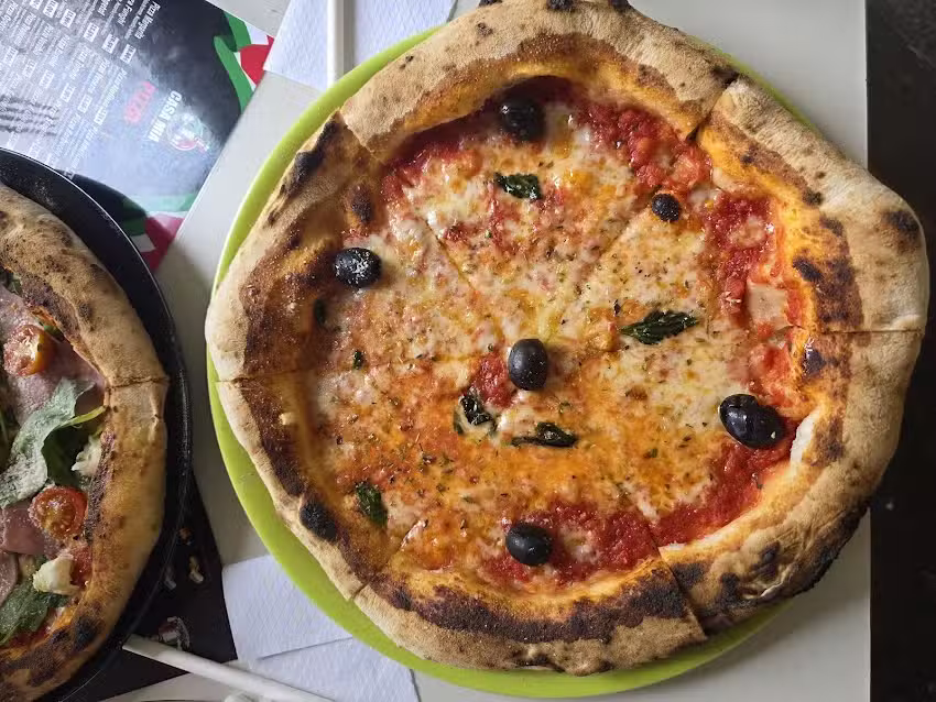 Casa Mia Delicious Pizza حلال Halal