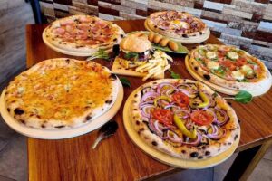 Delicias De Kristina – Cocina Artesanal (pizzas a la piedra, asador de pollos, paellas, cachopos)