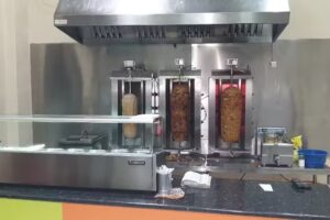 Döner kebab pizzería