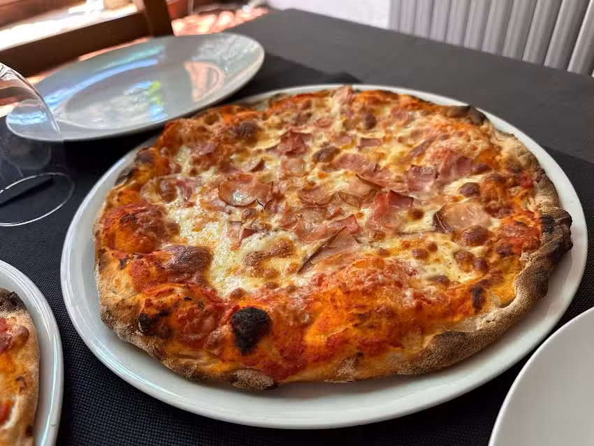 El Frisón Pizzeria Restaurant