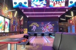 Freestyle Cantina: Sports Bar con Bolera