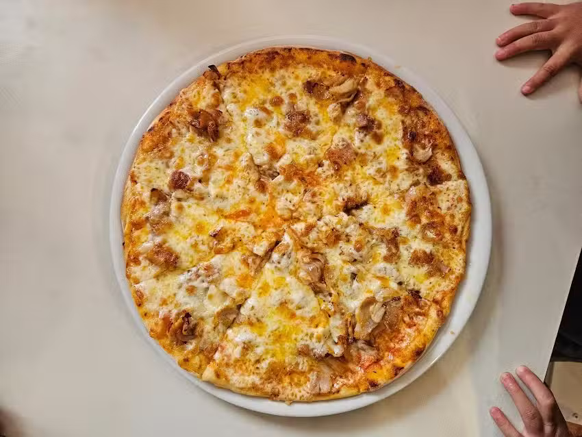 Hot spicy gril. KEBAB Y PIZZA