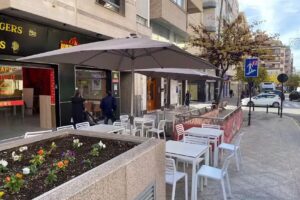 HOTNFILL. SMASH BURGERS & LOADED FRIES, PIZZAS, WRAPS, FRIED CHICKEN.