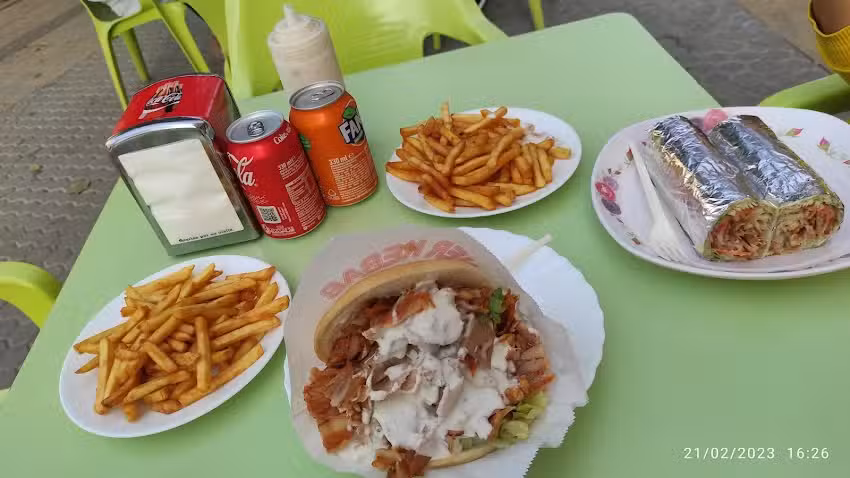 King Döner Kebab Pizza Macarena