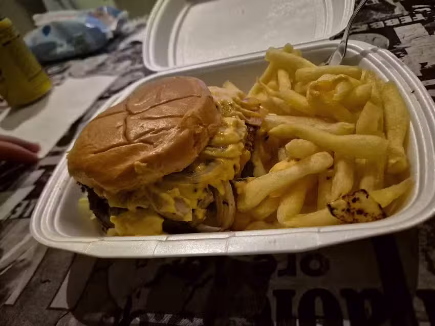 KING PELIGROS – BOCADILLOS, CAMPEROS, PIZZAS Y POLLOS