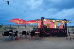 KIOSCO LA LOLA 09 – PLAYA HELADOS CERVEZA BOCADILLOS PIZZA MIÑO