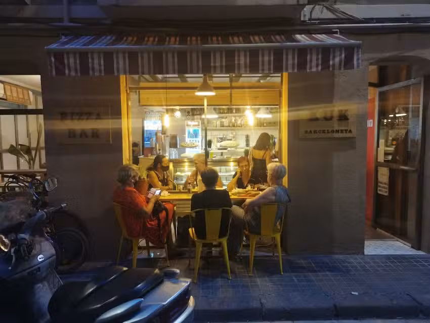 Kuk Pizza y empanadas argentinas