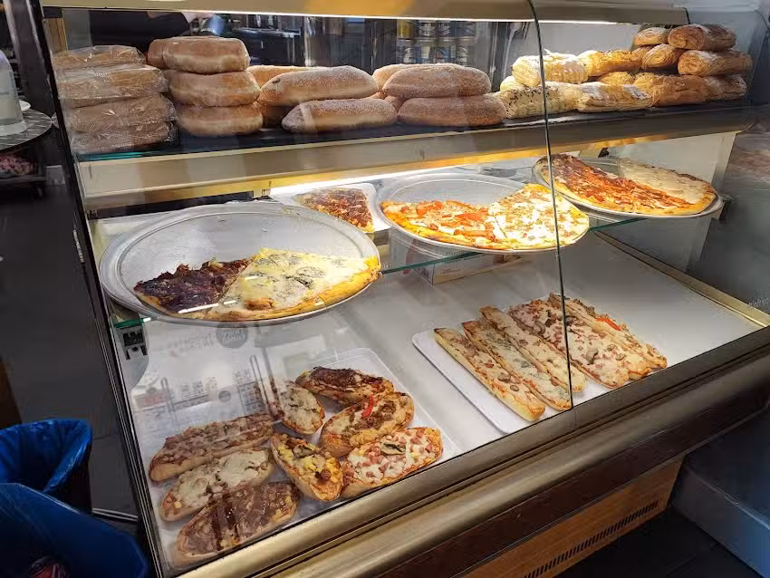 LA CROI– Café & Bocadillos | Pizzas en CC Holea