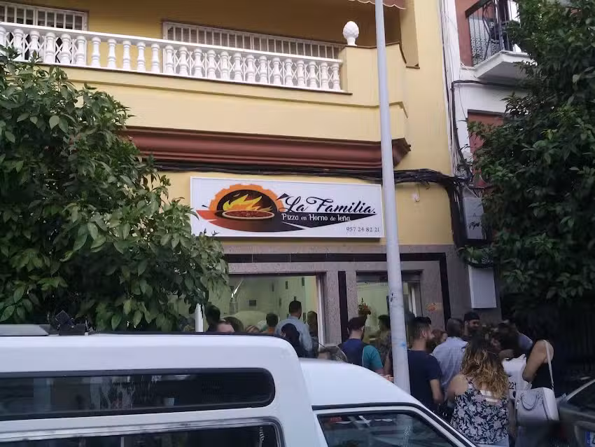 La Familia – Pizzas en horno de leña