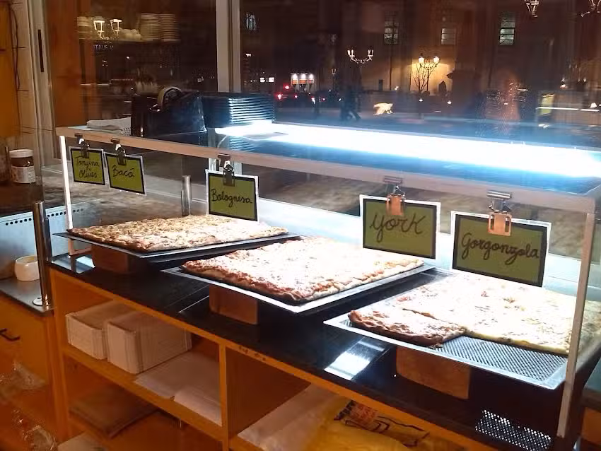 La Lluna Pizzeria Creperia