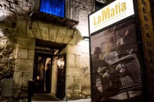 La Mafia se sienta a la mesa