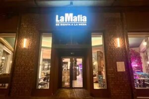 La Mafia se sienta a la mesa