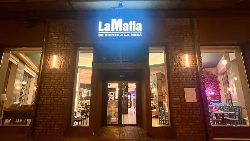 La Mafia se sienta a la mesa