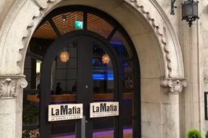 La Mafia se sienta a la mesa