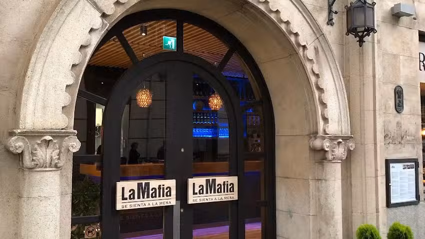 La Mafia se sienta a la mesa