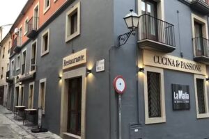 La Mafia se sienta a la mesa