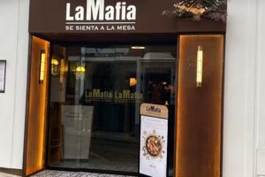 La Mafia se Sienta a la Mesa
