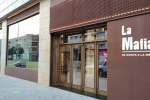 La Mafia se sienta a la mesa