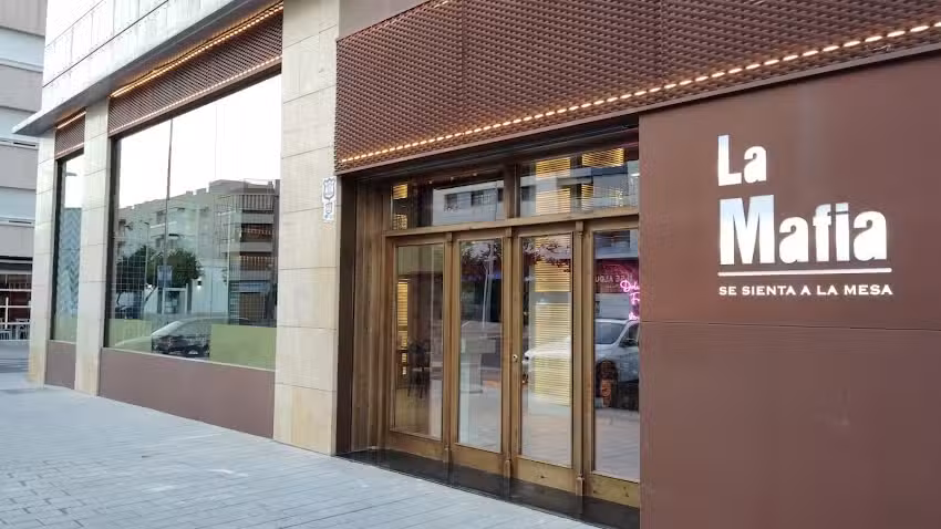 La Mafia se sienta a la mesa