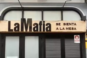 La Mafia se sienta a la mesa