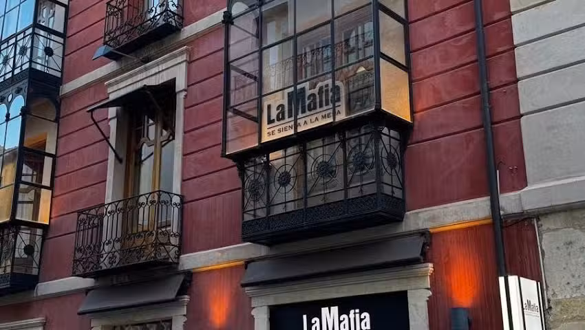 La Mafia se sienta a la mesa