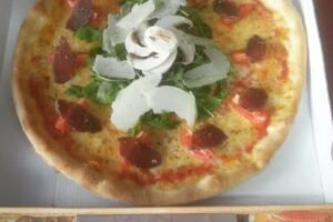 La Monella. Pizzeria i plats cuinats