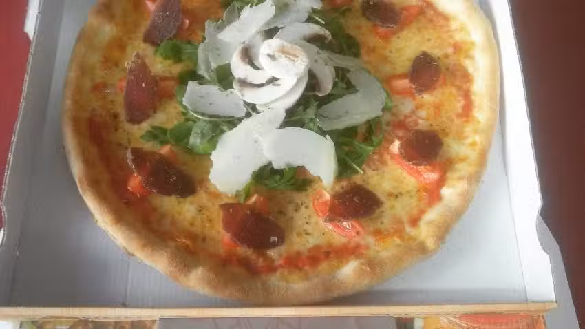 La Monella. Pizzeria i plats cuinats