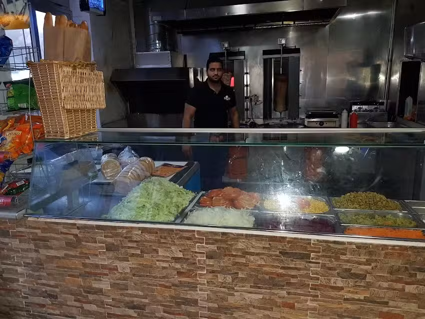 Lluna Kebab Pizzeria