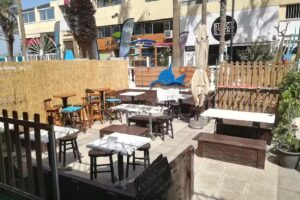 Lo Squalo Surf Bar