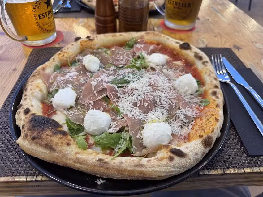 Madame Cabra Pizzería & Coffee Roastery