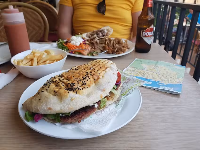 Mom’s Kebab & Pizza