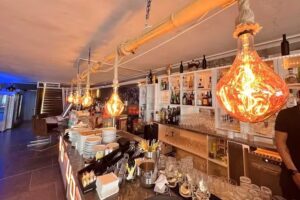 Momos Restaurant | Pizzeria, Lounge