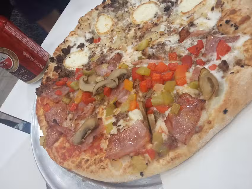 Mucho mas Que Pizza