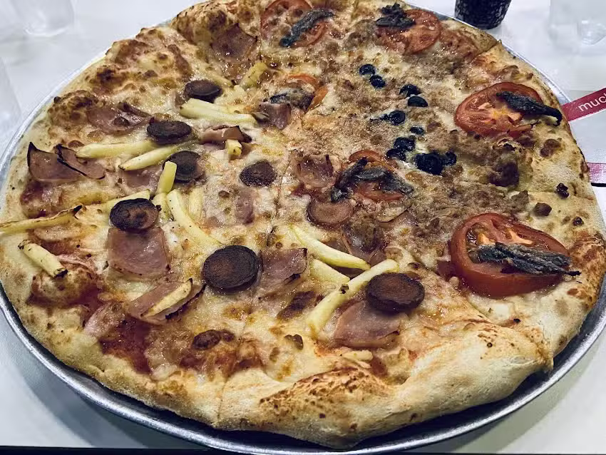 Mucho Más Que Pizza