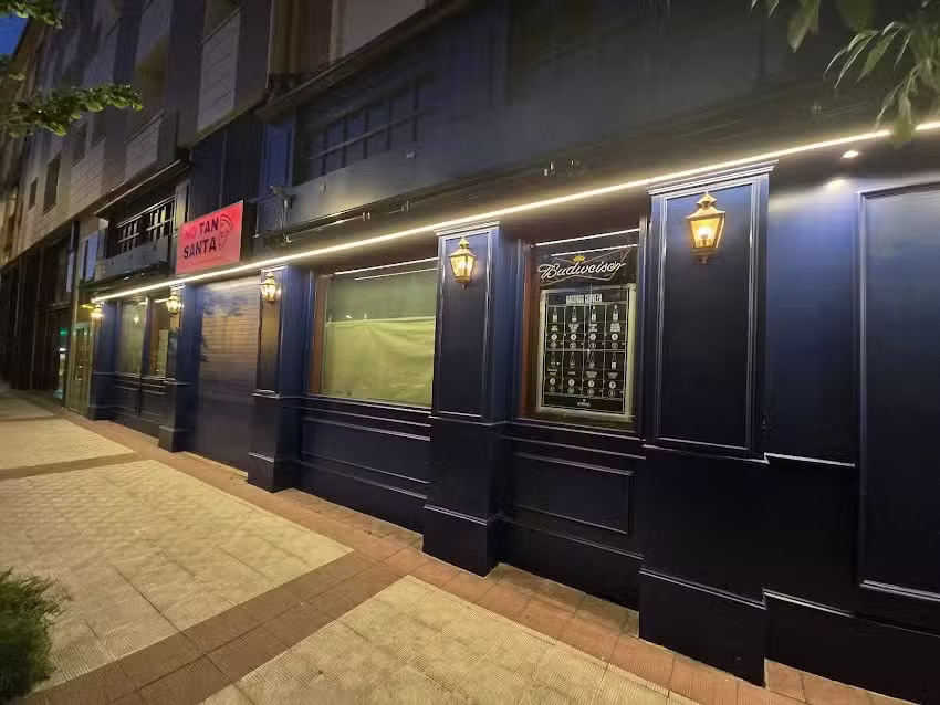 No Tan Santa Pizza/Cocteles by Santa Chula