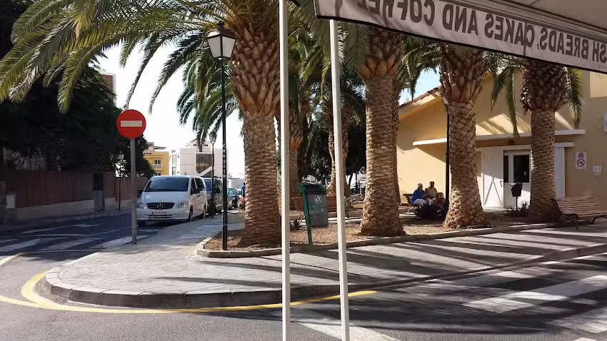 PASTELERÍA,CAFETERÍA,PIZZERÍA,HELADERÍA LELO