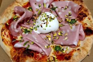 Pepperoni Pizzeria Paperia