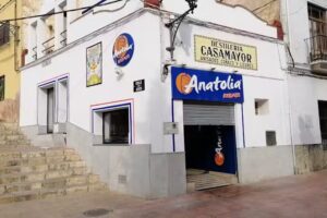 Pizzas y kebabs Anatolia Utiel/ Skull Burger