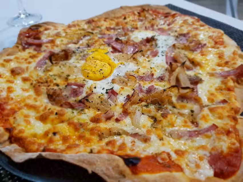 Pizzería hamburguesería Casa Bomba