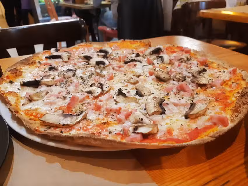 Pizzería Restaurante La Stradina