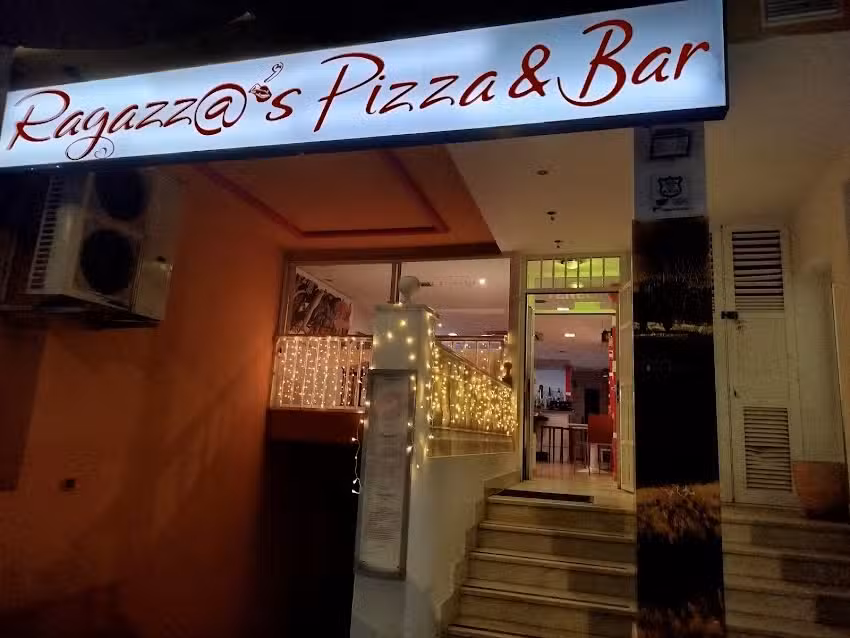 Ragazz@’s pizza bar