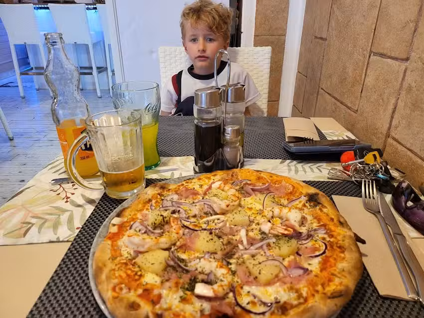 Restaurante y Pizzería La Fuente