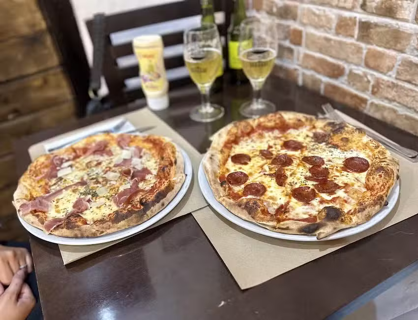 Romolo y Remo Pizzería