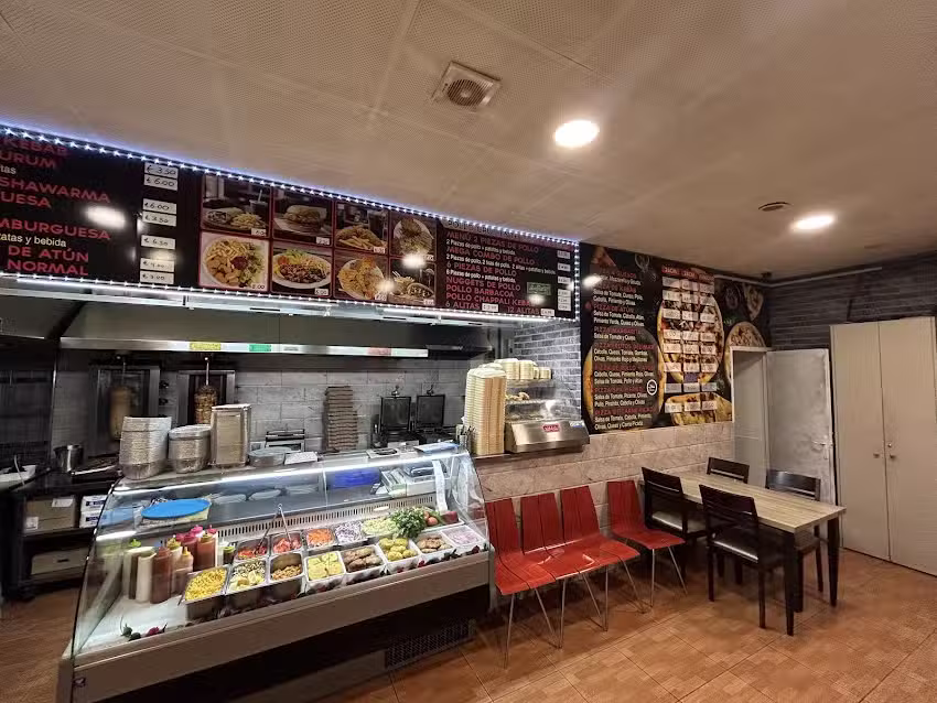 SPICY FRIED CHICKEN & PIZZA